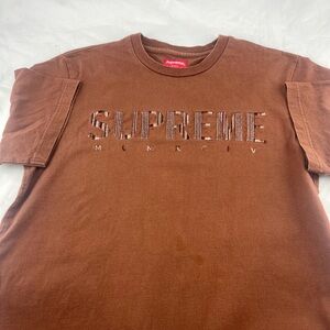 Supreme Script Tee size Meduim